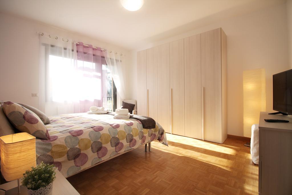 Eur Bright Spacious Terraced With Private Parking Only For Small Cars Lägenhet