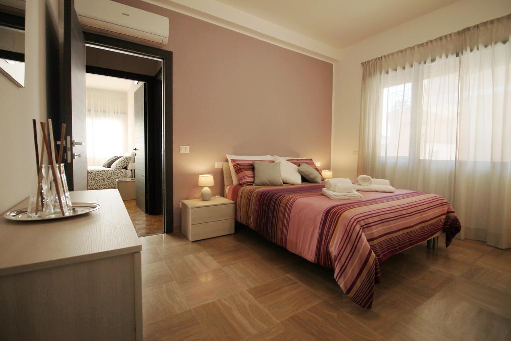 Lägenhet Eur Bright Spacious Terraced With Private Parking Only For Small Cars *