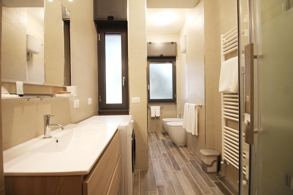 Eur Bright Spacious Terraced With Private Parking Only For Small Cars Lejlighed Rom