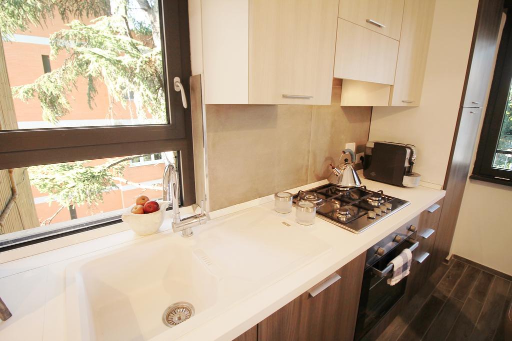 Lejlighed Eur Bright Spacious Terraced With Private Parking Only For Small Cars Rom